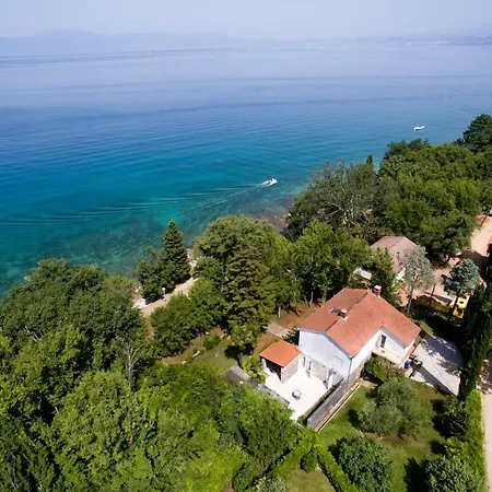 5 Bedroom Holiday By The Sea In Holiday home