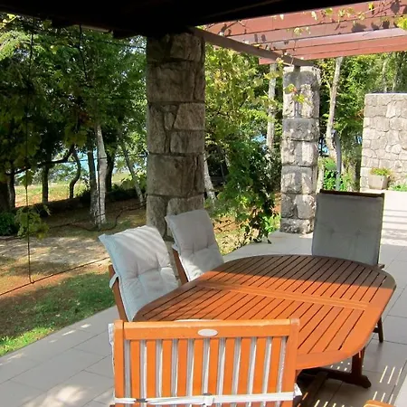 Holiday home 5 Bedroom Holiday By The Sea In Njivice