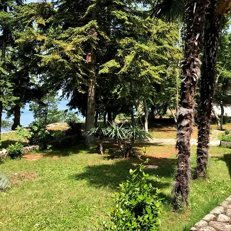 Holiday home 5 Bedroom Holiday By The Sea In Njivice