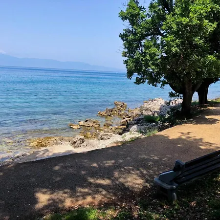 5 Bedroom Holiday By The Sea In * Njivice