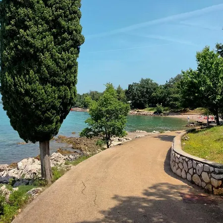 5 Bedroom Holiday By The Sea In Holiday home Njivice