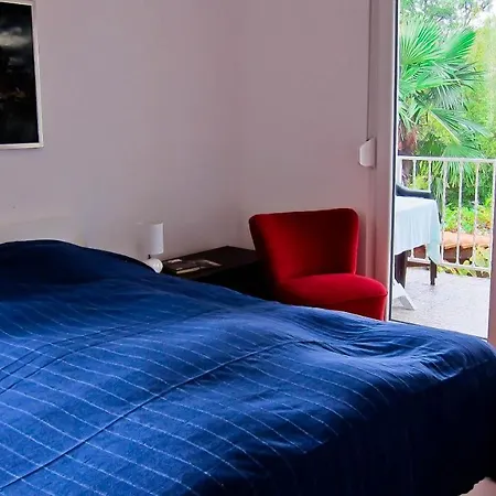 5 Bedroom Holiday By The Sea In Holiday home Njivice
